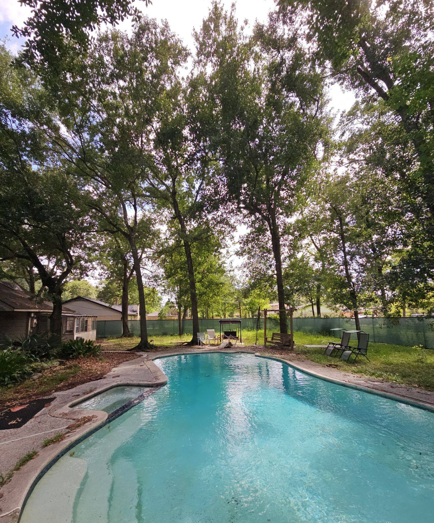 Off-market pool home in Oak Ridge North, TX